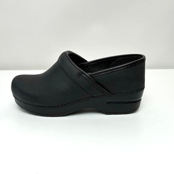 Dansko Black Oiled Leather Professional Clogs - EU38 Wide; Women's 7.5W-8W - Picture 12 of 14
